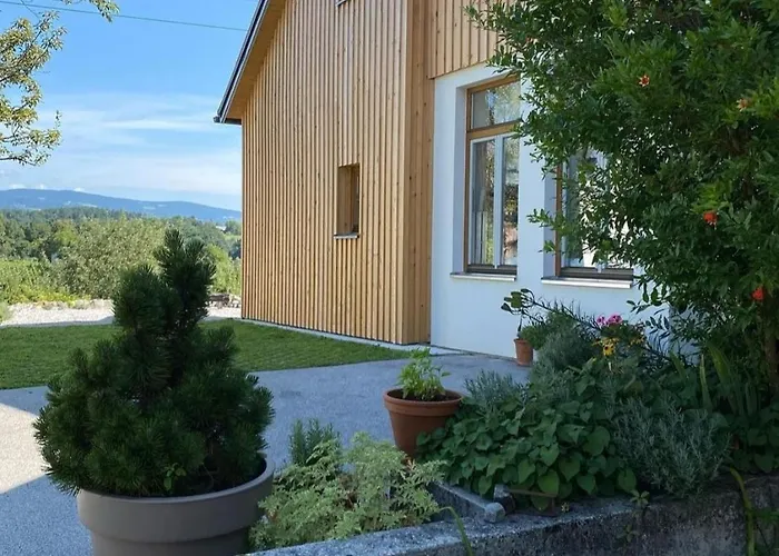 Mala Kmetija